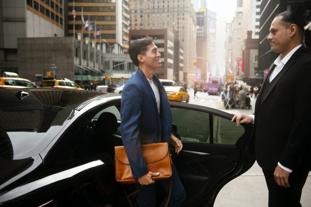 taxi-driver-getting-ready-customer